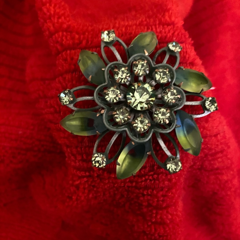 Beautiful vintage brooch